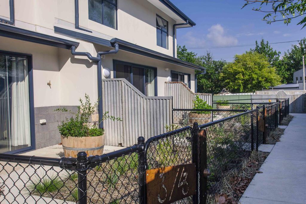 One Of A Kind Apartments Canberra Exterior photo